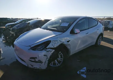2022 Tesla Model Y Long Range Dual Motor All-Wheel Drive z USA, uszkodzony, nr VIN 7SAYGDEE0NF459910